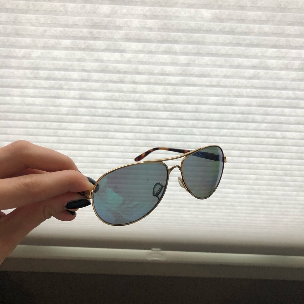 GOOD CONDITION!! Gold Oakley sunglasses
